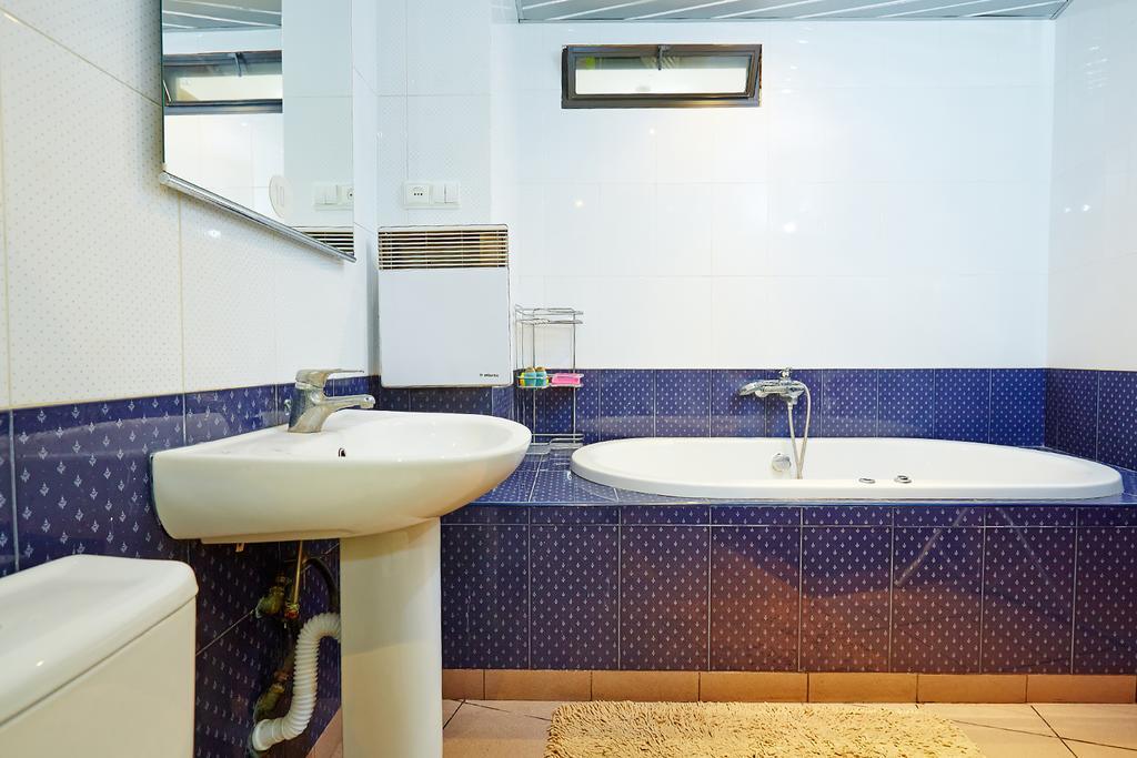 Apartment Deribasovskaya With Jacuzzi Odessa Exteriör bild